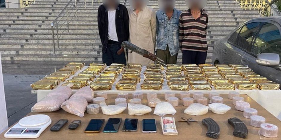 مصرع عنصر جنائى شديد الخطورة وضبط 4 آخرين من متجرى المخدرات بالإسماعيلية مصرع عنصر جنائى شديد الخطورة وضبط 4 آخرين من متجرى المخدرات بالإسماعيلية
