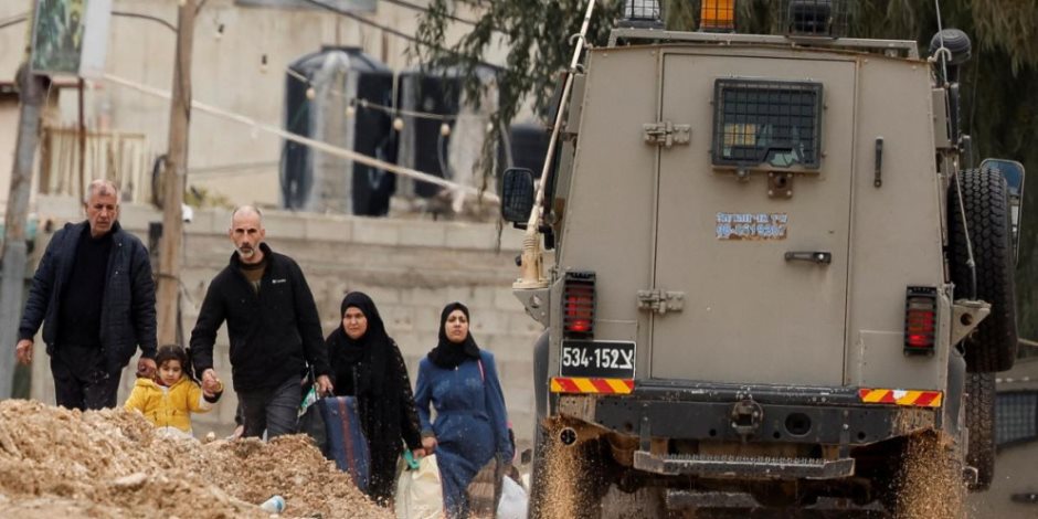 اعتقال 18 فلسطينيا من مناطق عدة بالضفة الغربية فب مداهمات قوات الاحتلال اعتقال 18 فلسطينيا من مناطق عدة بالضفة الغربية فب مداهمات قوات الاحتلال