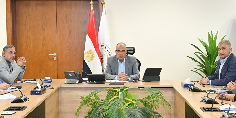 وزير الري يستعرض أحدث المعدات والتقنيات المستخدمة عالميًا في مجال تطهير وصيانة المجاري المائية وزير الري يستعرض أحدث المعدات والتقنيات المستخدمة عالميًا في مجال تطهير وصيانة المجاري المائية