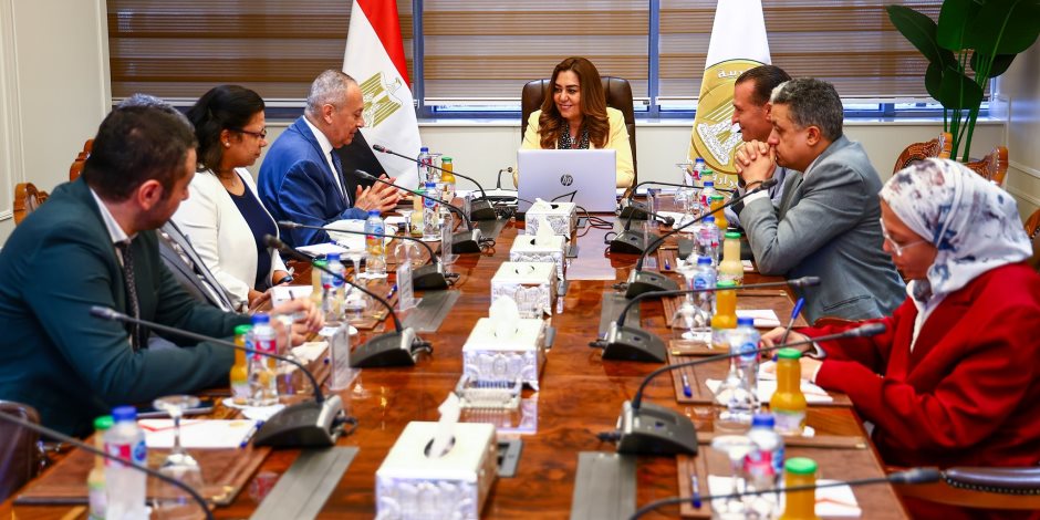 وزيرة التنمية المحلية تتابع آخر المستجدات الخاصة بإعداد الخطة الاستراتيجية واستراتيجية تغير المناخ الخاصة بالوزارة وزيرة التنمية المحلية تتابع آخر المستجدات الخاصة بإعداد الخطة الاستراتيجية واستراتيجية تغير المناخ الخاصة بالوزارة