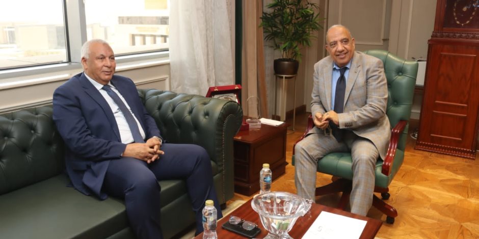وزير الكهرباء يبحث مع محافظ الوادي الجديد خطة التنمية بالمحافظة وسبل دعم وتعزيز الشبكة وتأمين التغذية الكهربائية وزير الكهرباء يبحث مع محافظ الوادي الجديد خطة التنمية بالمحافظة وسبل دعم وتعزيز الشبكة وتأمين التغذية الكهربائية