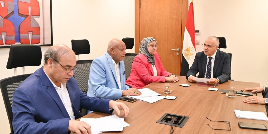 وزير الري يلتقي نواب البرلمان لبحث مطالب المواطنين وتطوير المرافق المائية وزير الري يلتقي نواب البرلمان لبحث مطالب المواطنين وتطوير المرافق المائية