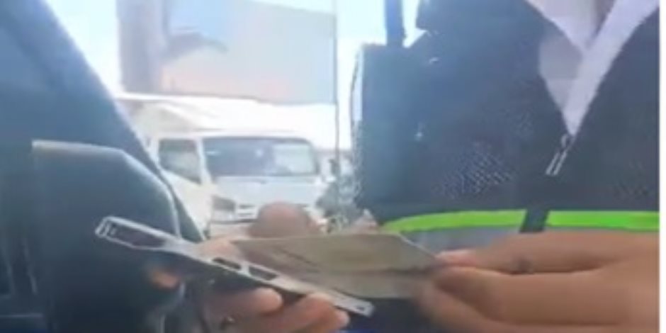 مرور مطروح يسحب تراخيص سيارة مخالفة لشروط الأمن والمتانة مرور مطروح يسحب تراخيص سيارة مخالفة لشروط الأمن والمتانة