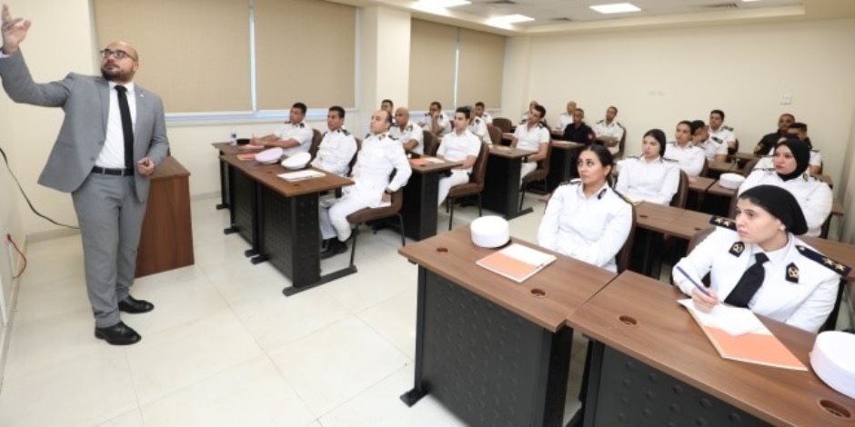 عقد دورتين تدريبيتين بأكاديمية الشرطة للكوادر الأمنية العاملة بالوزارة بالتنسيق مع اللجنة الدولية للصليب الأحمر عقد دورتين تدريبيتين بأكاديمية الشرطة للكوادر الأمنية العاملة بالوزارة بالتنسيق مع اللجنة الدولية للصليب الأحمر