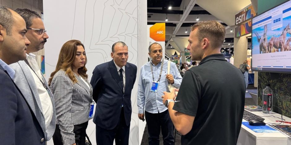 وزيرة التنمية المحلية تناقش مع الخبرات الدولية كيفية تطوير تطبيقات ذكية لتحسين تقديم الخدمات وتوجيه الاستثمارات لدعم التخطيط المحلي وزيرة التنمية المحلية تناقش مع الخبرات الدولية كيفية تطوير تطبيقات ذكية لتحسين تقديم الخدمات وتوجيه الاستثمارات لدعم التخطيط المحلي