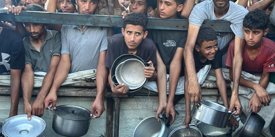 مصورو غزة يوثقون المجاعة ومعاناة القلسطنييين فى القطاع بسب اغلاق الاحتلال للمعابر الحدودية. صور