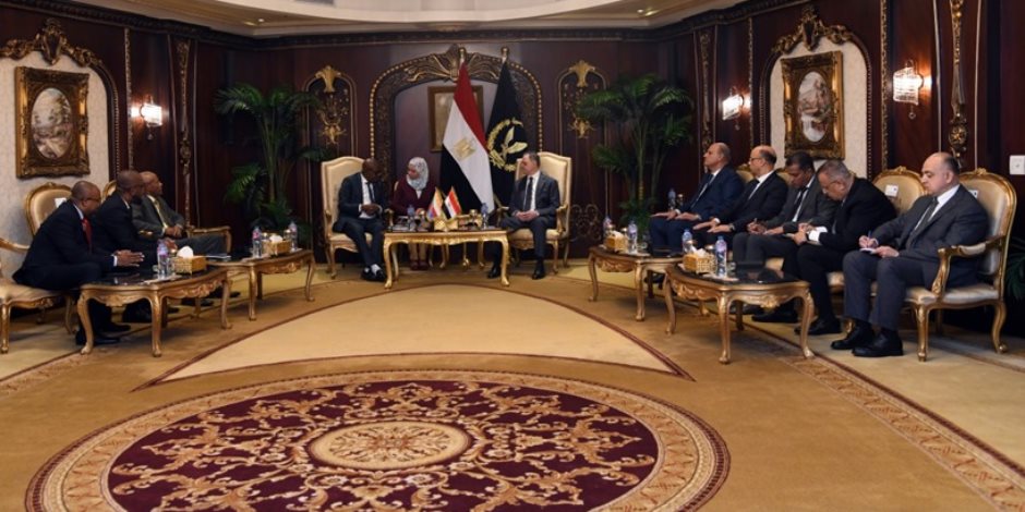وزير الداخلية يستقبل نظيره بجمهورية القُمر المُتحدة لبحث أوجه التعاون الأمنى وزير الداخلية يستقبل نظيره بجمهورية القُمر المُتحدة لبحث أوجه التعاون الأمنى