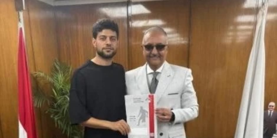 مصطفى شلبى يوقع عقود انتقاله إلى البنك الأهلى