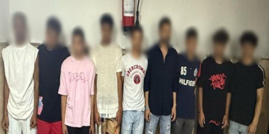 الأمن ينجح في كشف ملابسات مشاجرة بإحدى القرى السياحية وضبط المتورطين الأمن ينجح في كشف ملابسات مشاجرة بإحدى القرى السياحية وضبط المتورطين