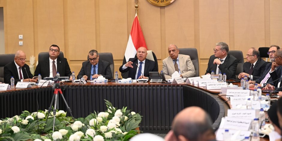 وزير الصناعة والنقل يترأس الاجتماع السابع والعشرين للمجموعة الوزارية للتنمية الصناعية وزير الصناعة والنقل يترأس الاجتماع السابع والعشرين للمجموعة الوزارية للتنمية الصناعية