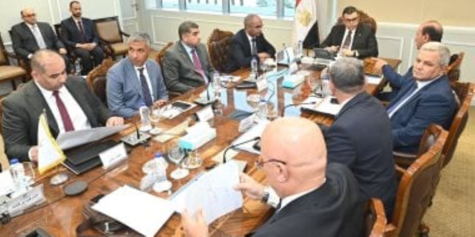 وزير الإسكان يتابع المشروعات الجاري تنفيذها ضمن المبادرة الرئاسية "حياة كريمة" وزير الإسكان يتابع المشروعات الجاري تنفيذها ضمن المبادرة الرئاسية "حياة كريمة"
