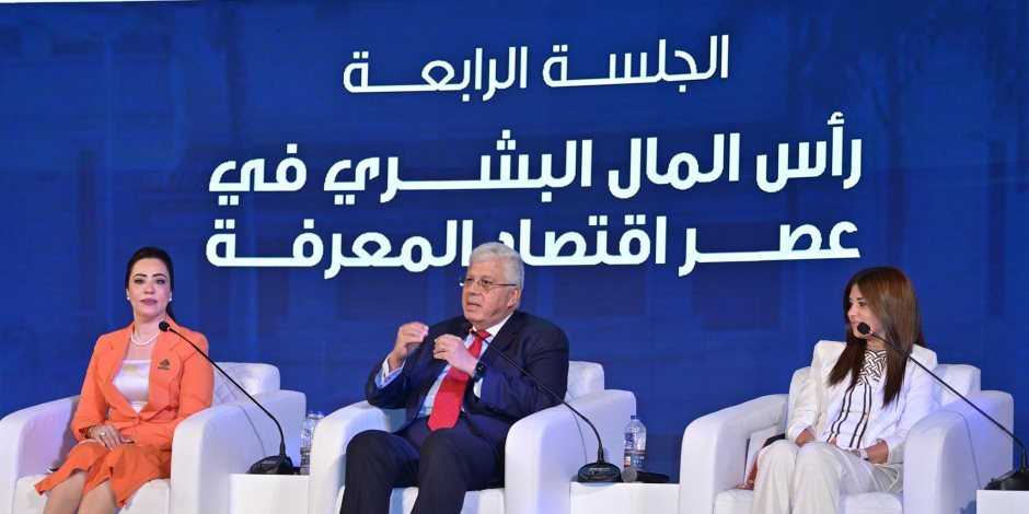 وزير التعليم العالي يشهد الجلسة الرابعة لملتقى شباب المعرفة في نسخته الرابعة بجامعة القاهرة وزير التعليم العالي يشهد الجلسة الرابعة لملتقى شباب المعرفة في نسخته الرابعة بجامعة القاهرة