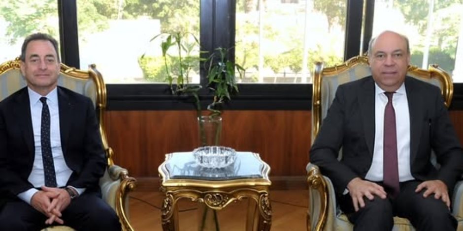 وزير الطيران المدني يستقبل السفير الفرنسي.. ويشيد بتنظيم معرض باريس الدولي للطيران وزير الطيران المدني يستقبل السفير الفرنسي.. ويشيد بتنظيم معرض باريس الدولي للطيران