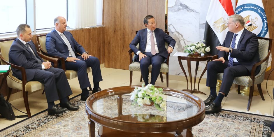 وزير البترول يبحث خطط BP للاستثمار في أنشطة إنتاج الغاز الطبيعي بمصر وزير البترول يبحث خطط BP للاستثمار في أنشطة إنتاج الغاز الطبيعي بمصر