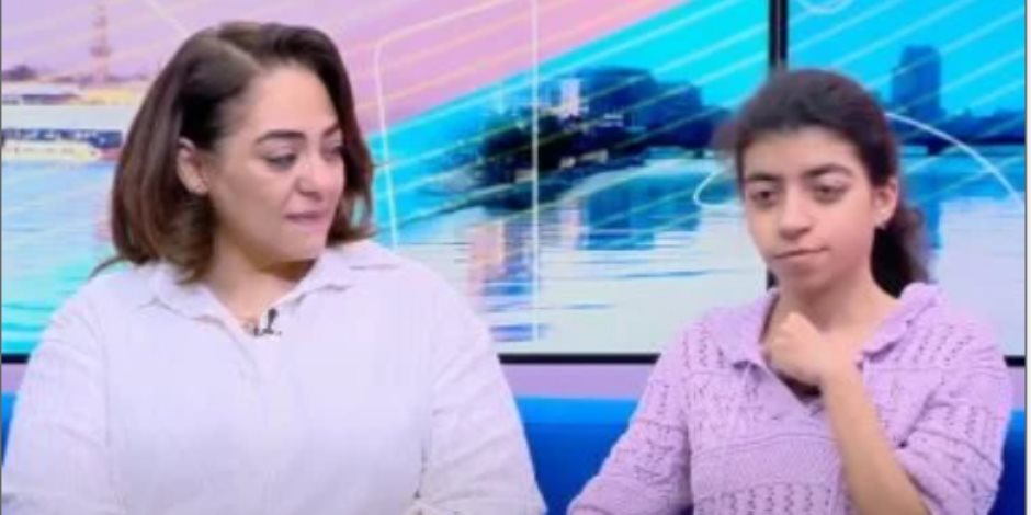 شكرا يا ماما.. دموع وفرح الأولى على الثانوية العامة بعد رحلة نجاح استثنائية