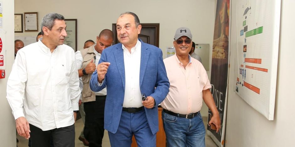 وزير قطاع الأعمال العام يلتقي محافظ السويس وعددًا من نواب البرلمان 