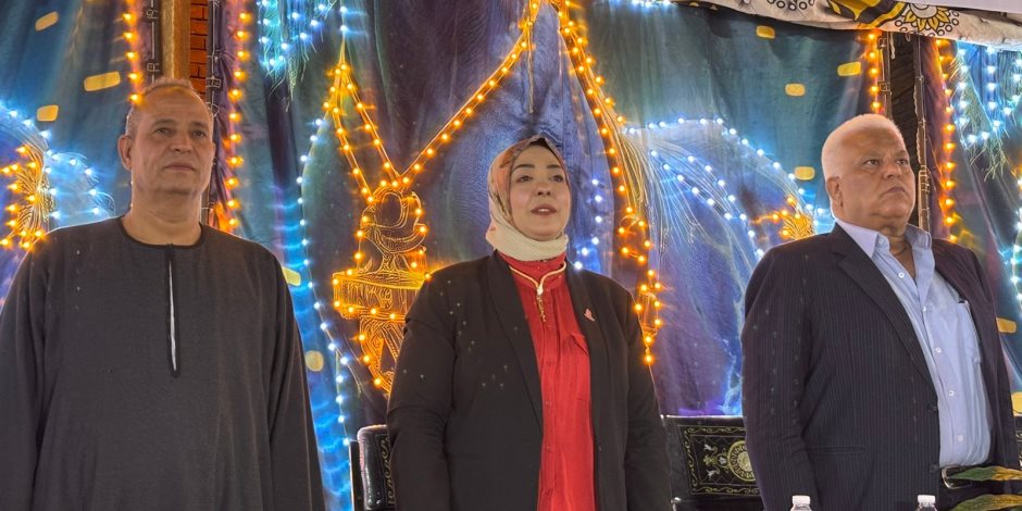 بحضور الآلاف.. أهالي "كرم عمران" بقنا ينظمون مؤتمرا حاشدا لدعم مرشحة "الجبهة الوطنية" وفاء رشاد في انتخابات مجلس الشيوخ