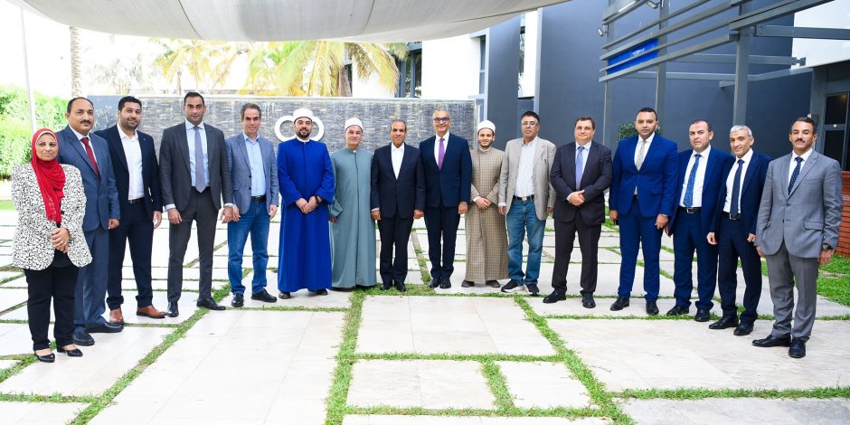 وزير الخارجية والهجرة يلتقي بأعضاء الجالية المصرية في السنغال