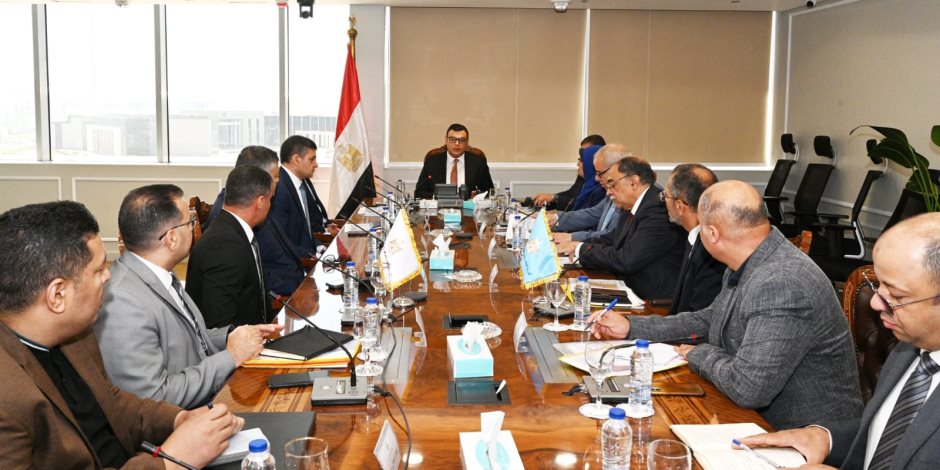 وزير الإسكان يتابع موقف مشروعات الإسكان بمحافظة بورسعيد