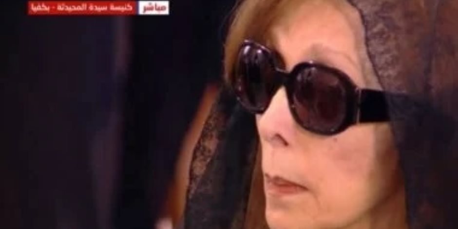 بنظرات ألم ووجع وحزن .. فيروز فى وداع ابنها زياد الرحباني.. صور