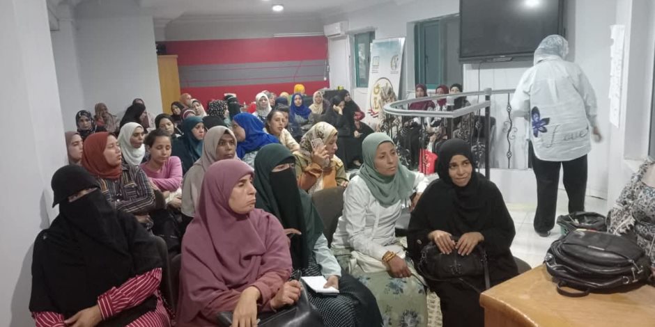 "معا بالوعي نحميها".. القومي للمرأة بسوهاج ينظم دورات تدريبية لتوعية الناخبات 
