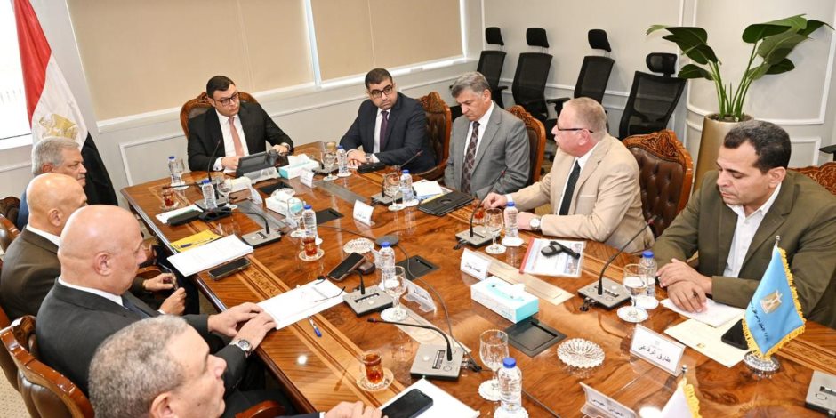وزير الإسكان يلتقي رئيس مجلس إدارة الشركة الوطنية للمقاولات لمتابعة موقف عدد من المشروعات المشتركة
