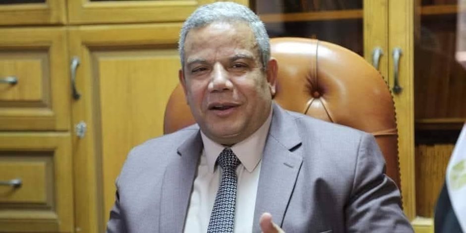 عميد كلية الدراسات الإفريقية العليا يحصل على جائزة الدولة للتفوق عميد كلية الدراسات الإفريقية العليا يحصل على جائزة الدولة للتفوق
