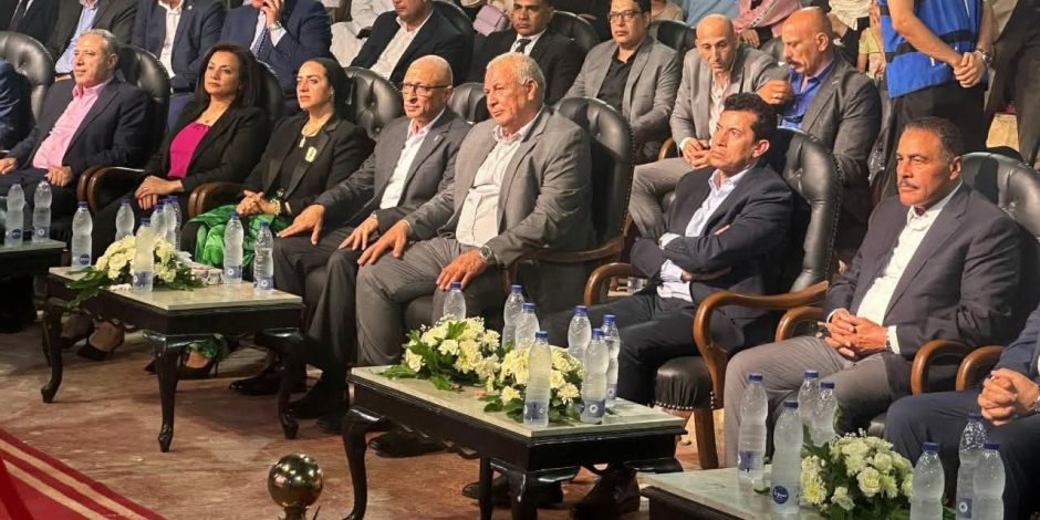 وزير الشباب ومحافظ شمال سيناء يشهدان حفل ختام البرنامج الرئاسي لأبناء المحافظات الحدودية " أهل مصر" (صور) وزير الشباب ومحافظ شمال سيناء يشهدان حفل ختام البرنامج الرئاسي لأبناء المحافظات الحدودية " أهل مصر" (صور)