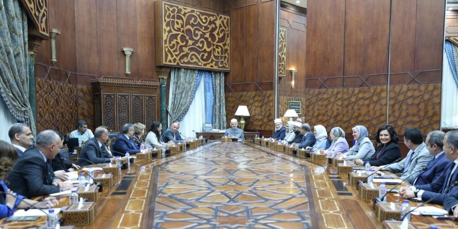 وفد سفراء مصر الجدد: نقدِّر دور شيخ الأزهر في نشر الوسطية وتكريس قيم الحوار والتآخي حول العالم وفد سفراء مصر الجدد: نقدِّر دور شيخ الأزهر في نشر الوسطية وتكريس قيم الحوار والتآخي حول العالم