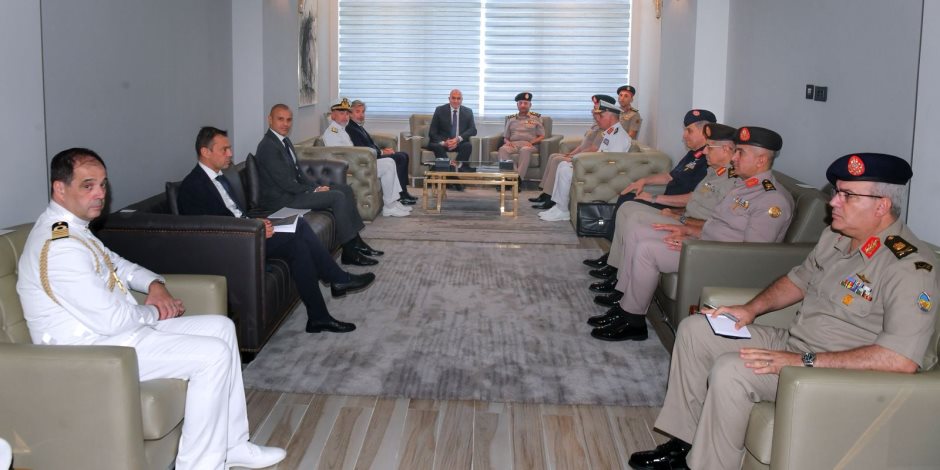 وزير الدفاع والإنتاج الحربى يلتقى وزير دفاع جمهورية إيطاليا وزير الدفاع والإنتاج الحربى يلتقى وزير دفاع جمهورية إيطاليا