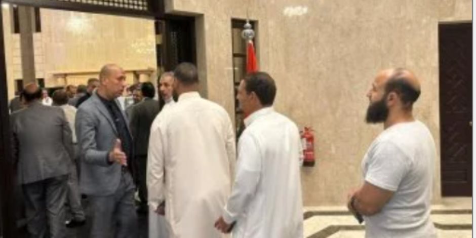 قبل غلق اللجان.. طوابير المصريين بالسعودية تتصدر انتخابات مجلس الشيوخ.. صور قبل غلق اللجان.. طوابير المصريين بالسعودية تتصدر انتخابات مجلس الشيوخ.. صور