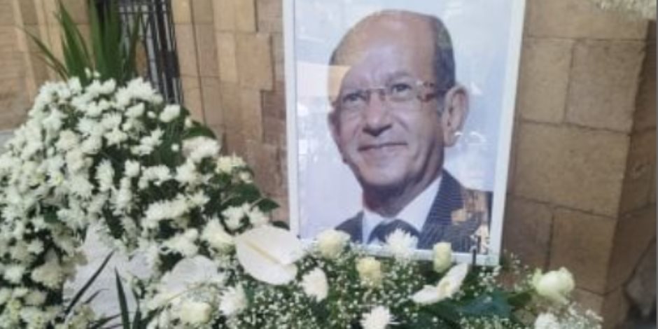 أسرة الفنان الراحل لطفى لبيب تتلقى العزاء بالكنيسة الإنجيلية فى الإسكندرية أسرة الفنان الراحل لطفى لبيب تتلقى العزاء بالكنيسة الإنجيلية فى الإسكندرية