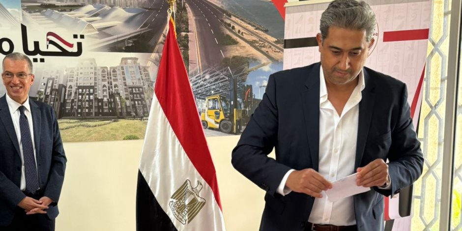 انتخابات مجلس الشيوخ.. لجان مسقط تستقبل المصريين في أول ساعات التصويت (صور) انتخابات مجلس الشيوخ.. لجان مسقط تستقبل المصريين في أول ساعات التصويت (صور)