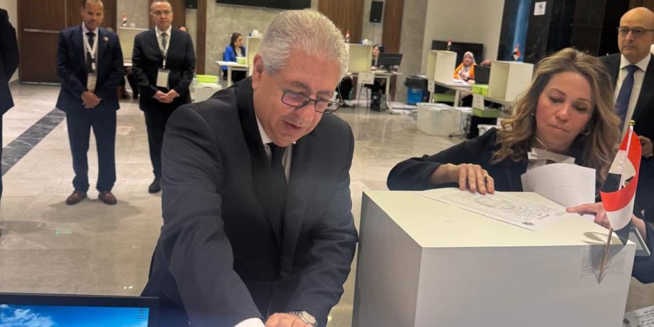 انتخابات مجلس الشورى.. لجان الكويت تفتح أبوابها للمصريين في أول أيام التصويت بالخارج انتخابات مجلس الشورى.. لجان الكويت تفتح أبوابها للمصريين في أول أيام التصويت بالخارج