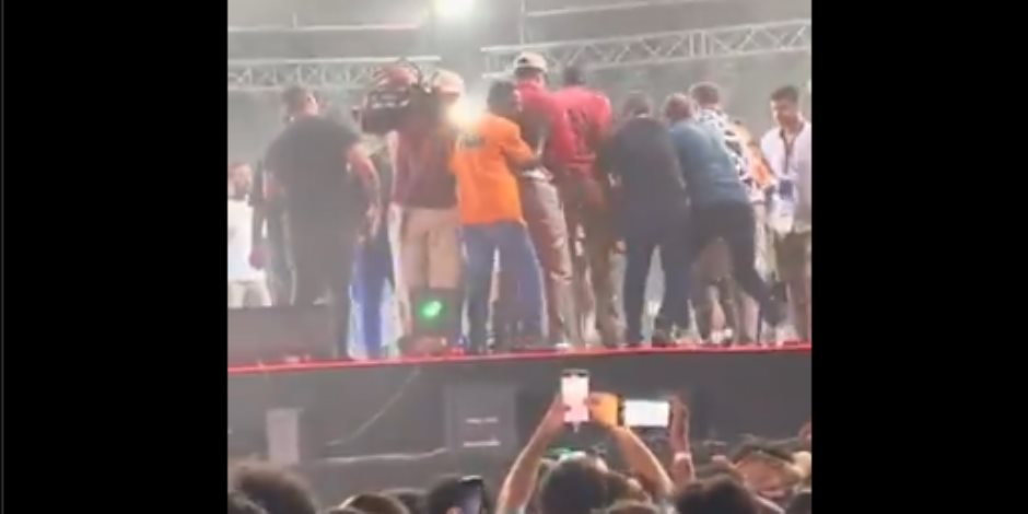 ساعات الرعب بعد انفجار «الفاير ووركس» في حفل محمد رمضان.. حالة وفاة وإصابات ساعات الرعب بعد انفجار «الفاير ووركس» في حفل محمد رمضان.. حالة وفاة وإصابات