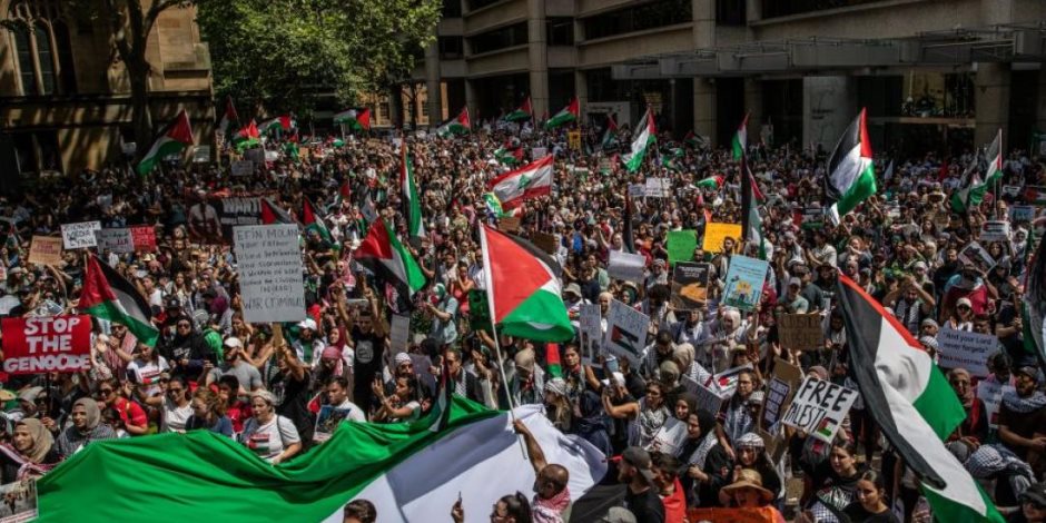 رغم الأمطار الغزيرة .. 90 ألف متظاهر فى سيدنى تنديدا بالعدوان على غزة رغم الأمطار الغزيرة .. 90 ألف متظاهر فى سيدنى تنديدا بالعدوان على غزة