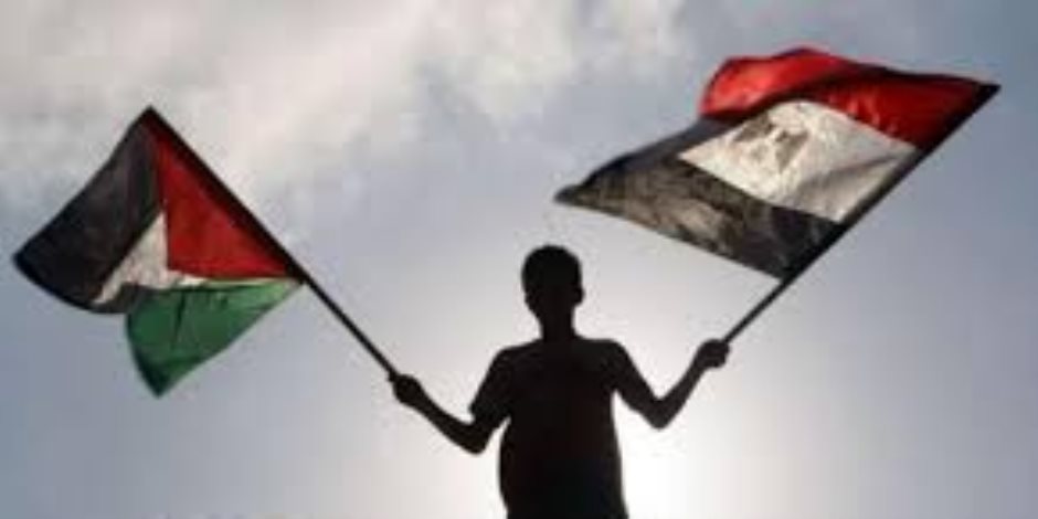 أديبة لبنانية: الهجوم على مصر يهدف لتحجيم دورها الإقليمي.. القاهرة الحاضن الأكبر للاجئين العرب.. وموقفها محوري في دعم الاعتراف بفلسطين أديبة لبنانية: الهجوم على مصر يهدف لتحجيم دورها الإقليمي.. القاهرة الحاضن الأكبر للاجئين العرب.. وموقفها محوري في دعم الاعتراف بفلسطين