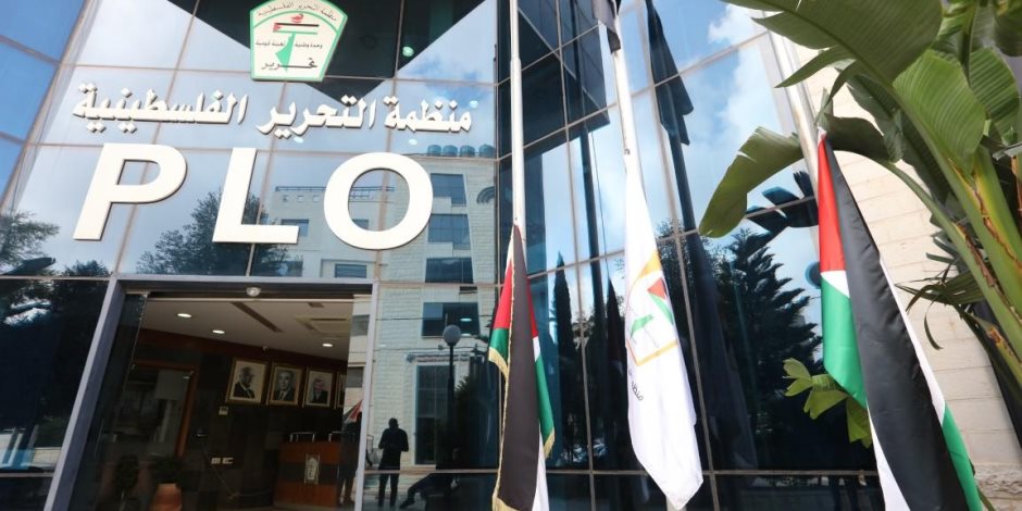 مسئولون فلسطينيون: العقوبات الامريكية المفروضة على مسؤلين بالسلطة لن تؤثر على العمل الدبلوماسي ويجب على واشنطن مراجعتها مسئولون فلسطينيون: العقوبات الامريكية المفروضة على مسؤلين بالسلطة لن تؤثر على العمل الدبلوماسي ويجب على واشنطن مراجعتها