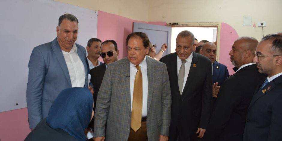 محمد أبو العينين يدلي بصوته في انتخابات الشيوخ.. ويؤكد: المشاركة مسؤولية وطنية محمد أبو العينين يدلي بصوته في انتخابات الشيوخ.. ويؤكد: المشاركة مسؤولية وطنية