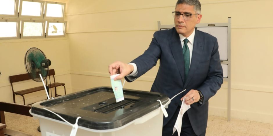محافظ الجيزة يُدلي بصوته في انتخابات مجلس الشيوخ 2025 محافظ الجيزة يُدلي بصوته في انتخابات مجلس الشيوخ 2025
