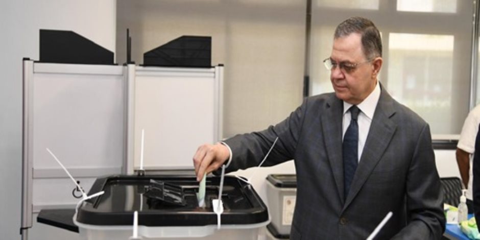 وزير الداخلية يدلي بصوته في انتخابات مجلس الشيوخ ويؤكد: مجريات العملية الانتخابية تسير بشكل منتظم (فيديو)