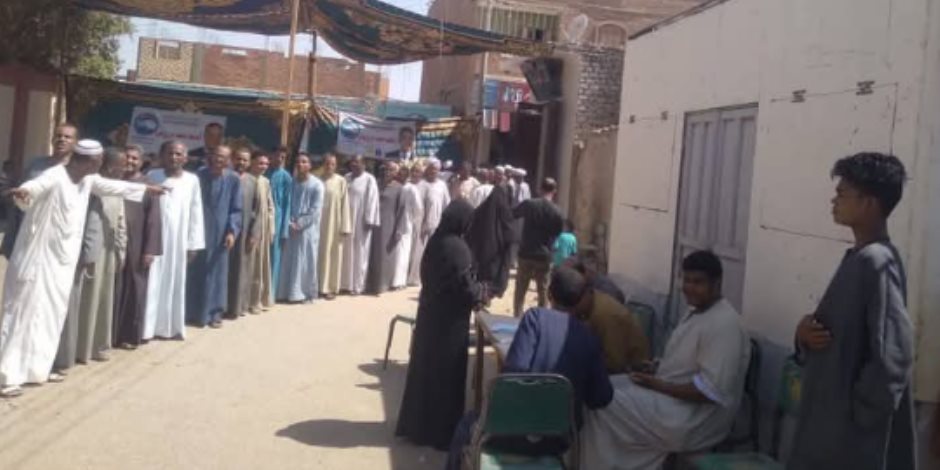 طوابير ناخبين أمام لجان كوم إمبو فى أسوان للمشاركة بانتخابات الشيوخ طوابير ناخبين أمام لجان كوم إمبو فى أسوان للمشاركة بانتخابات الشيوخ