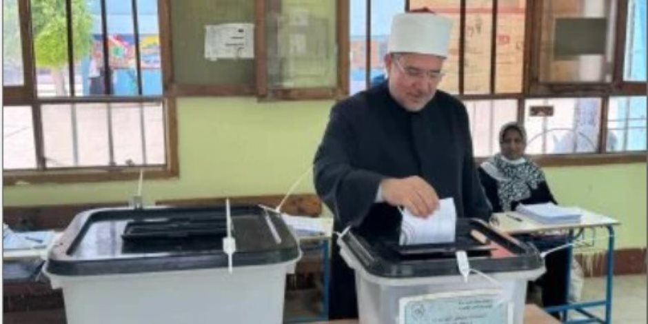 وزير الاوقاف السابق يدلى بصوته فى انتخابات مجلس الشيوخ