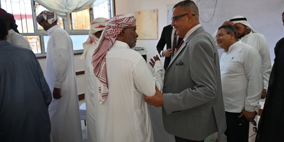 محافظ جنوب سيناء يتفقد لجان انتخابات" الشيوخ" بشرم الشيخ .. وسط إقبال من الناخبين على صناديق الاقتراع (صور) 