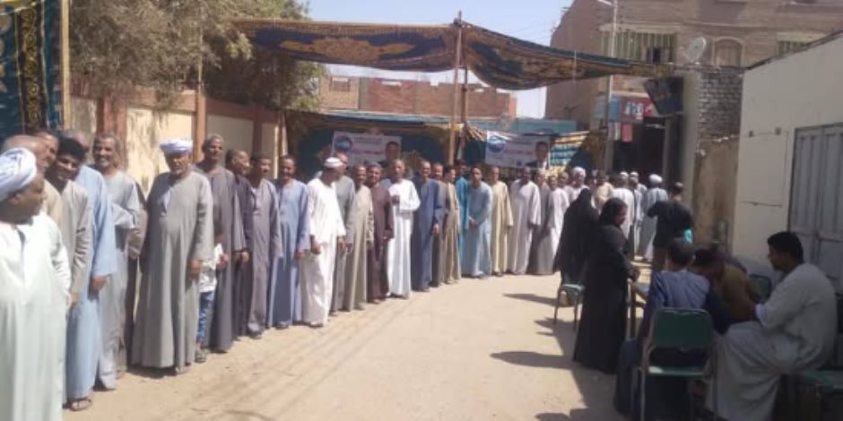  أطول طابور فى انتخابات الشيوخ بأسوان ..بالجلابية الصعيدى