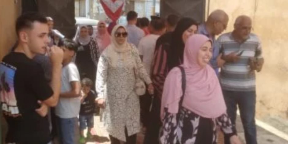 حشود كبيرة للناخبين للإدلاء بأصواتهم فى انتخابات الشيوخ بنادى سمنود بالغربية