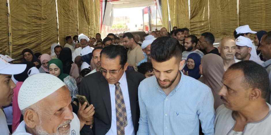 عصام الرتمي مرشح الجبهة الوطنية بالفيوم يدلي بصوته في انتخابات الشيوخ