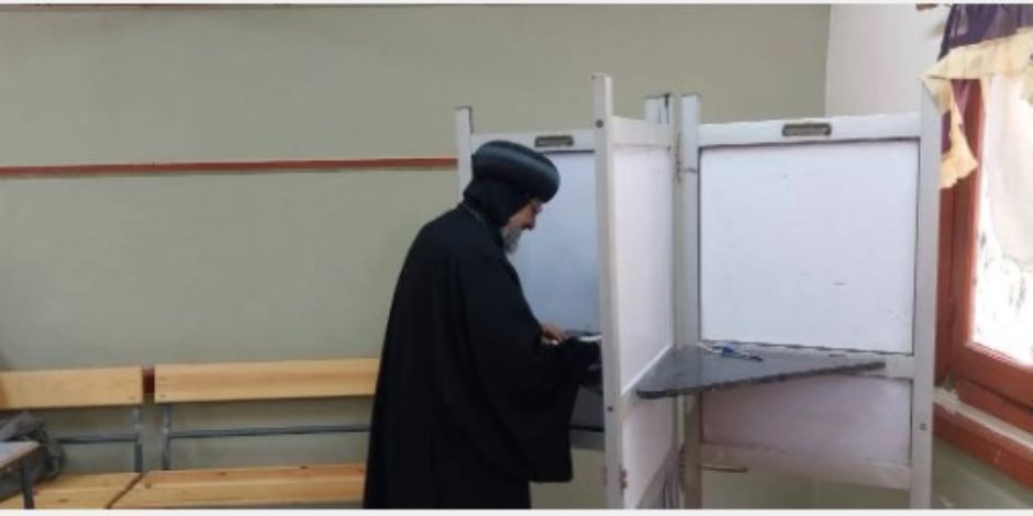 مطران شبرا الخيمة وتوابعها يدلى بصوته فى انتخابات مجلس الشيوخ بالقليوبية مطران شبرا الخيمة وتوابعها يدلى بصوته فى انتخابات مجلس الشيوخ بالقليوبية