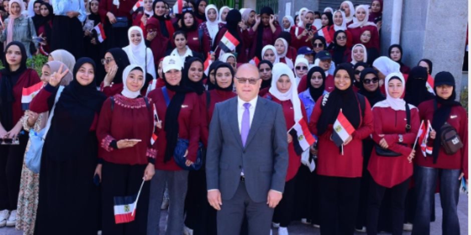 رئيس جامعة سوهاج يدلى بصوته فى انتخابات مجلس الشيوخ 2025