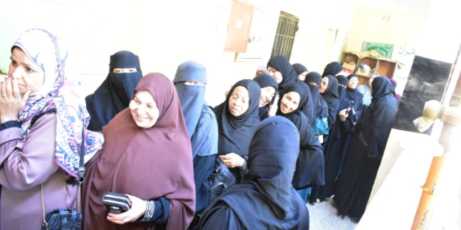 تواجد كثيف للسيدات بأسوان للمشاركة فى انتخابات مجلس الشيوخ تواجد كثيف للسيدات بأسوان للمشاركة فى انتخابات مجلس الشيوخ